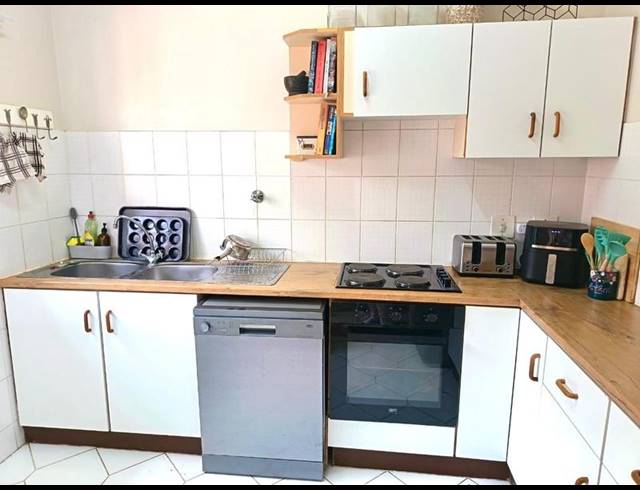 2 BEDROOM TOWNHOUSE FOR SALE IN MONTROSE